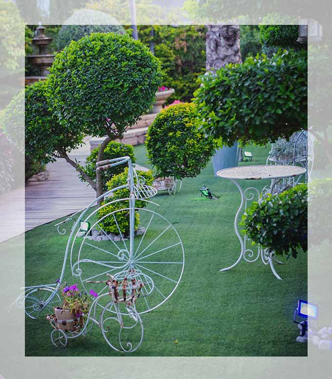 פמוט אגרטל עם פרחים