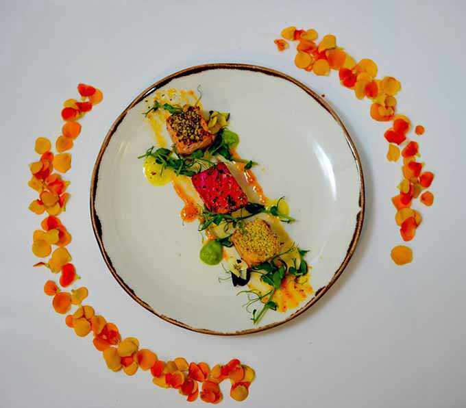 אוכל מעוצב על צלחת