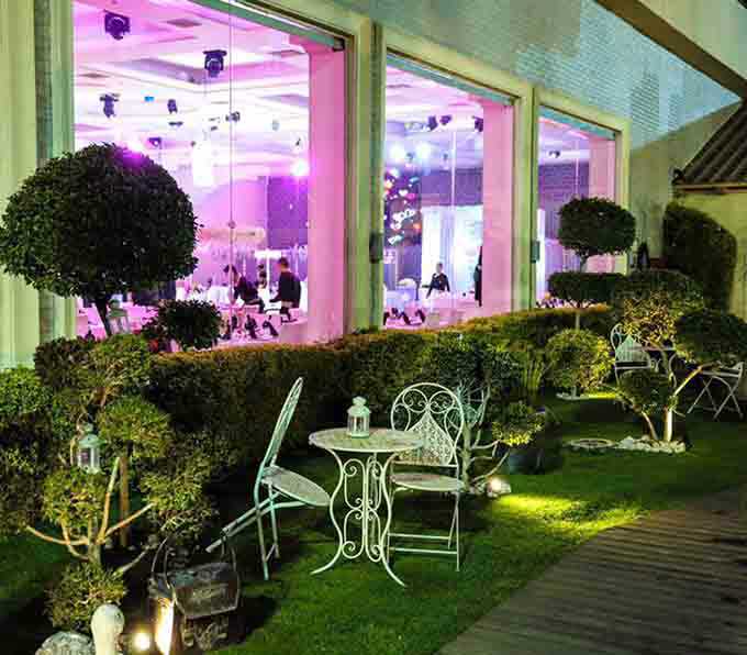 אולם האירועים ברקע גן האירועים