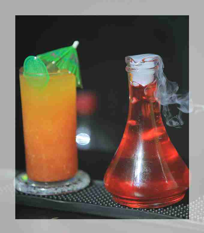 מגוון משקאות בבר